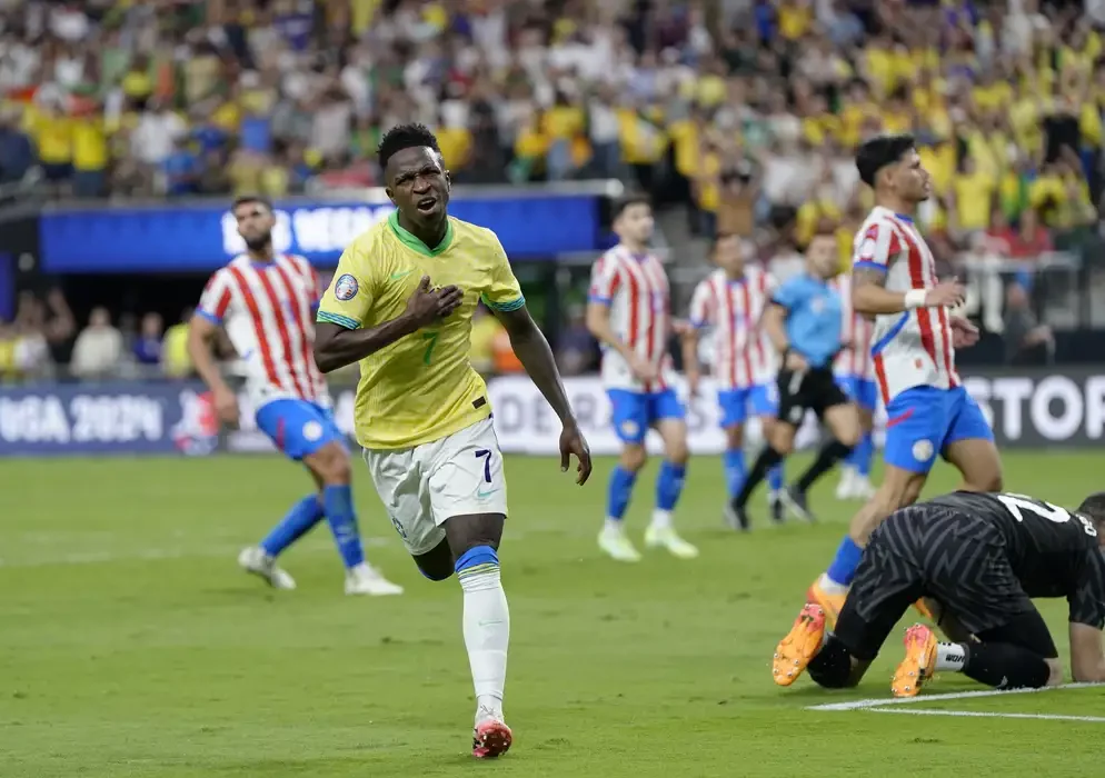 Vitória por 4 a 1 deixa a seleção perto das quartas de final