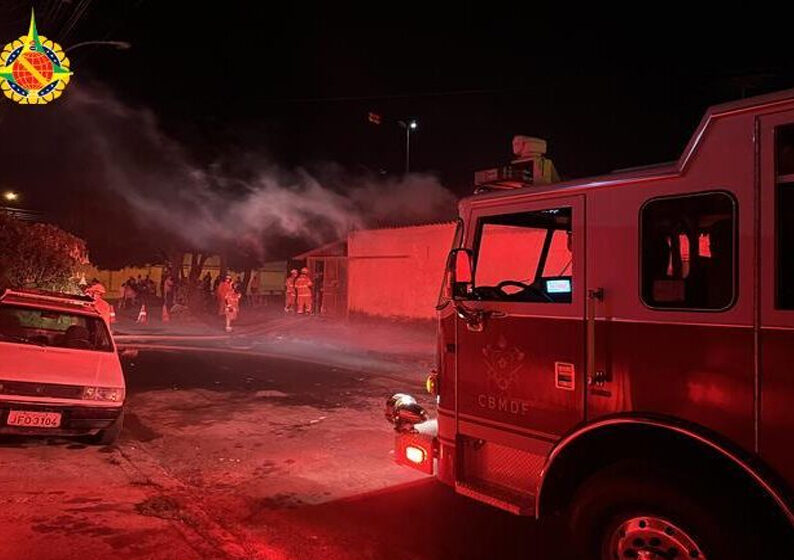 Mulher fica ferida em incêndio de residência na Samambaia Sul