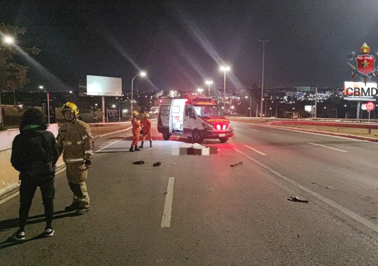 Pedestre vai a óbito após se envolver em acidente com moto e carro no Lago Norte