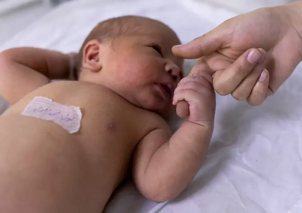 Sintomas mais comuns são coriza e tosse, semelhante um resfriado