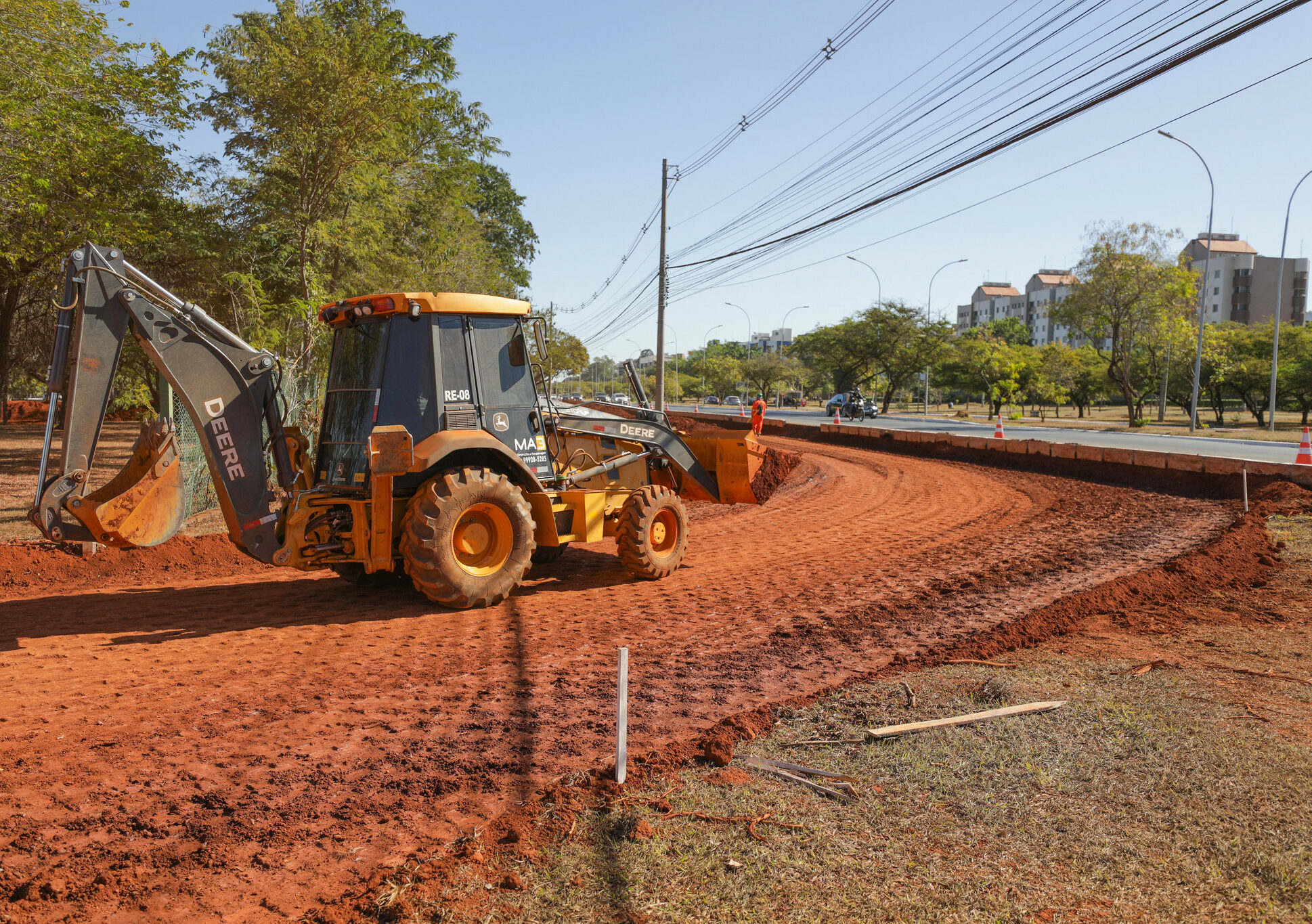 Entrada na altura do Estacionamento 3 facilitará o fluxo nas proximidades do Pavilhão de Exposições e será feita por meio de uma rotatória, semelhante aos acessos existentes na Asa Sul. Construção integra as obras do Corredor Eixo Oeste, na Epig