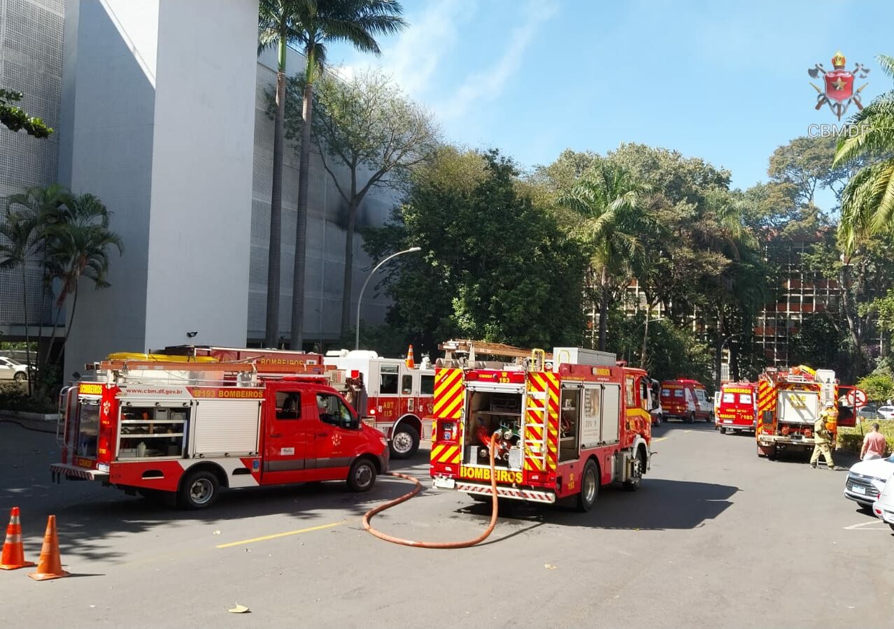 A idosa foi encontrada pelos Bombeiros sem vida e com o corpo parcialmente carbonizado - Foto: Divulgação CBMDF