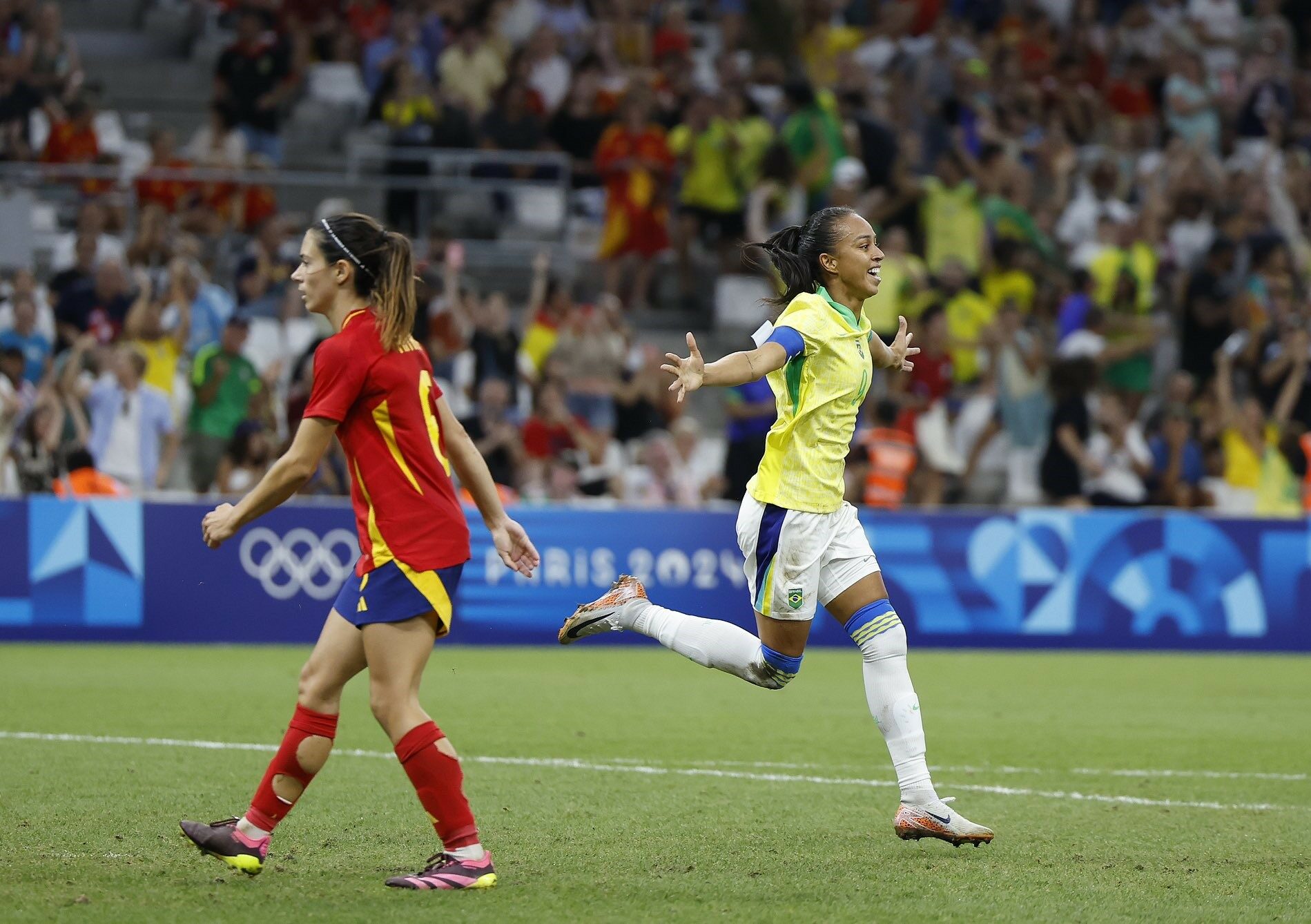 Seleção brasileira joga bem e derrota campeãs do mundo por 4 a 2