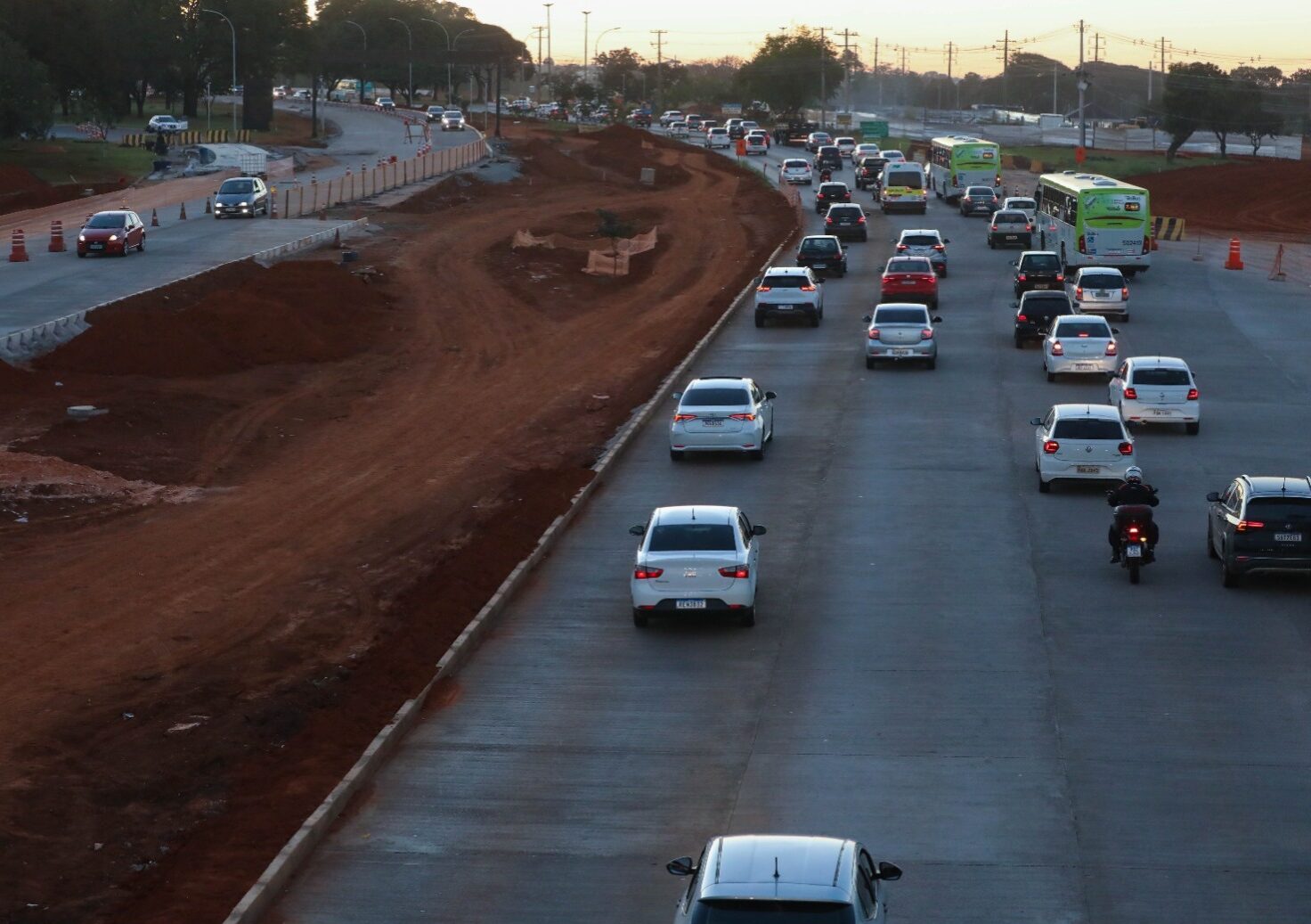 Medida é necessária para a continuidade das obras de concretagem das duas faixas mais à direita da via