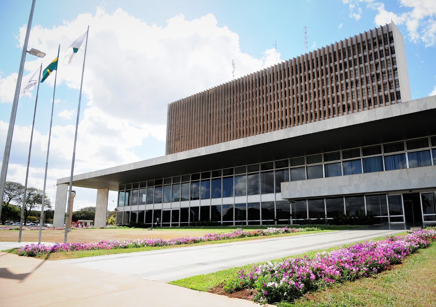 Decreto assinado pelo governador Ibaneis Rocha consolida as regras e traz inovações