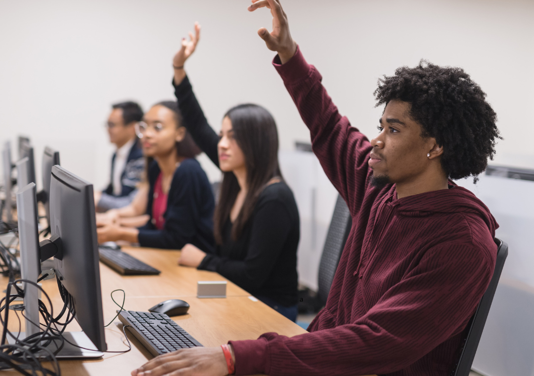 Iniciativa oferecerá formação em desenvolvimento de aplicativos, informática básica, web design, entre outras