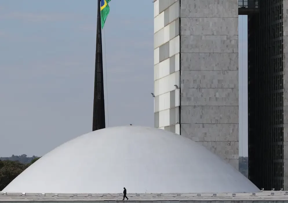 Projeto que anularia regra sobre armas foi retirado da pauta do Senado