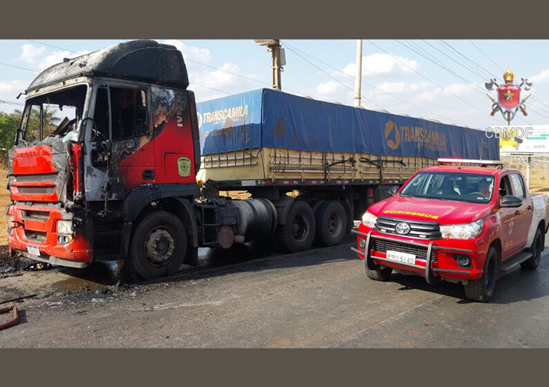 Motorista teve queimaduras de 2º grau na mão - Foto: Divulgação CBMDF