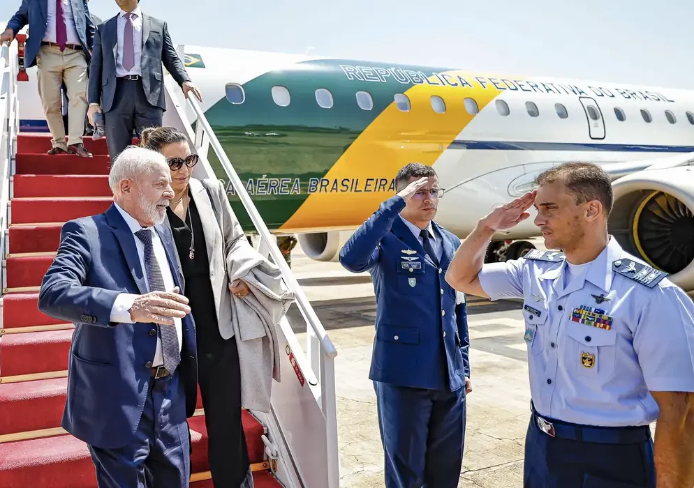 Avião do presidente pousou às 10h12 na Base Aérea de Brasília