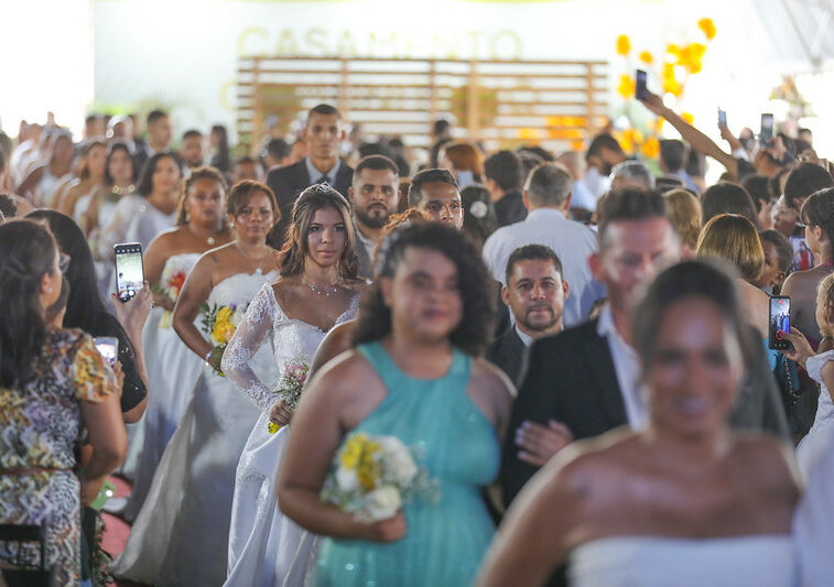 Sacramento do matrimônio ocorreu no entardecer deste domingo (6)