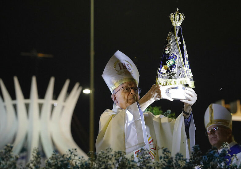 Com missa em homenagem às crianças, a celebração teve início por volta das 9h e chegou ao seu ápice com a procissão no fim da tarde