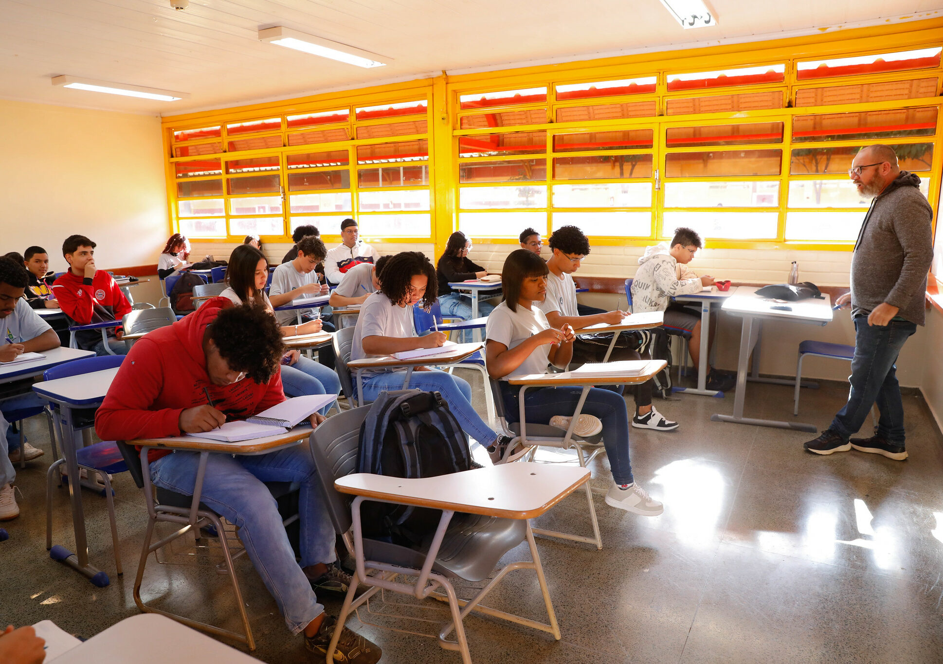 Solicitações deverão ser feitas diretamente na unidade escolar onde os alunos estão registrados; DF conta com 19.799 estudantes com necessidades específicas e 14.803 com transtornos funcionais