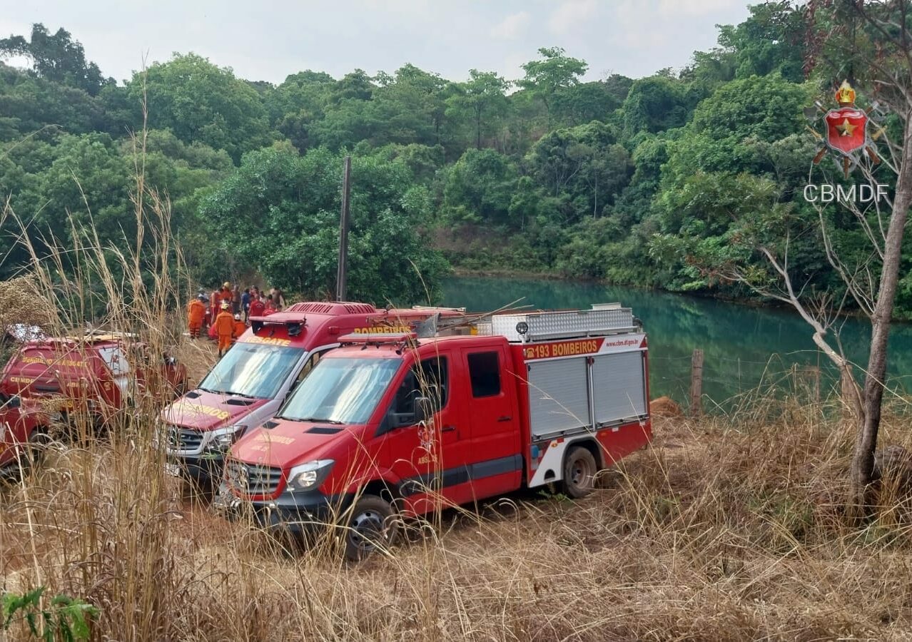 De acordo com os Bombeiros, o homem que se afogou ficou cerca de 30 minutos submerso na lagoa