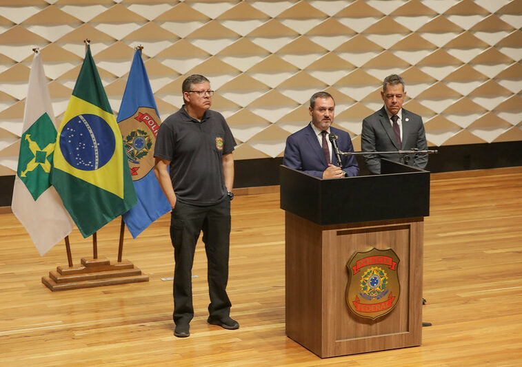 Investigação é conduzida pela Polícia Federal com apoio das forças de segurança do DF; o caso é tratado como ato terrorista e contra o Estado Democrático de Direito