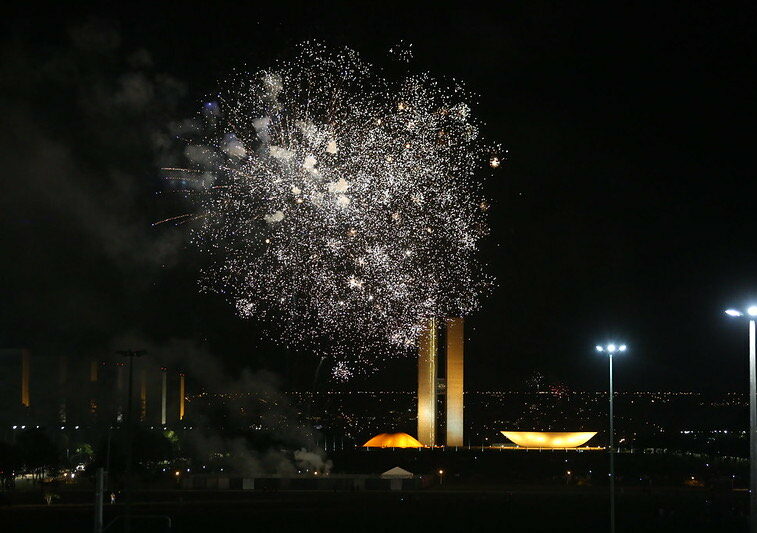 Trânsito na Esplanada dos Ministérios será interrompido a partir das 23h45 de segunda-feira (30). Haverá revista pessoal e proibição de itens que possam colocar segurança em risco