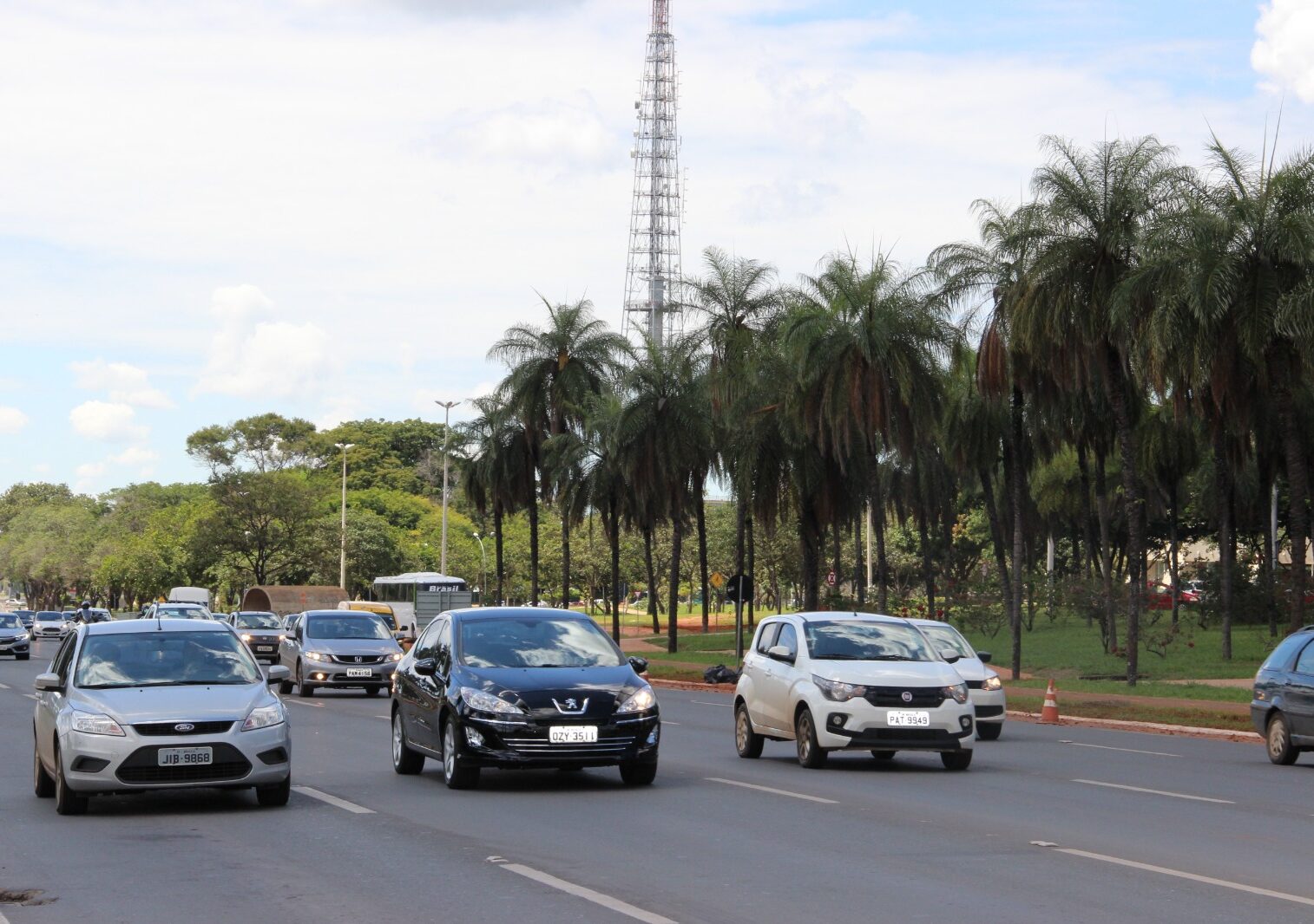 Prazo para licenciar veículos com placas final 9 e 0 termina na próxima terça-feira (31)