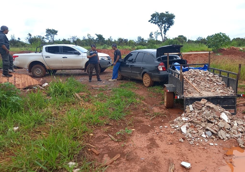 Ação da DF Legal em Vicente Pires, nesta sexta (31), evitou o descarte irregular, impedindo danos ambientais e novos criadouros do mosquito da dengue