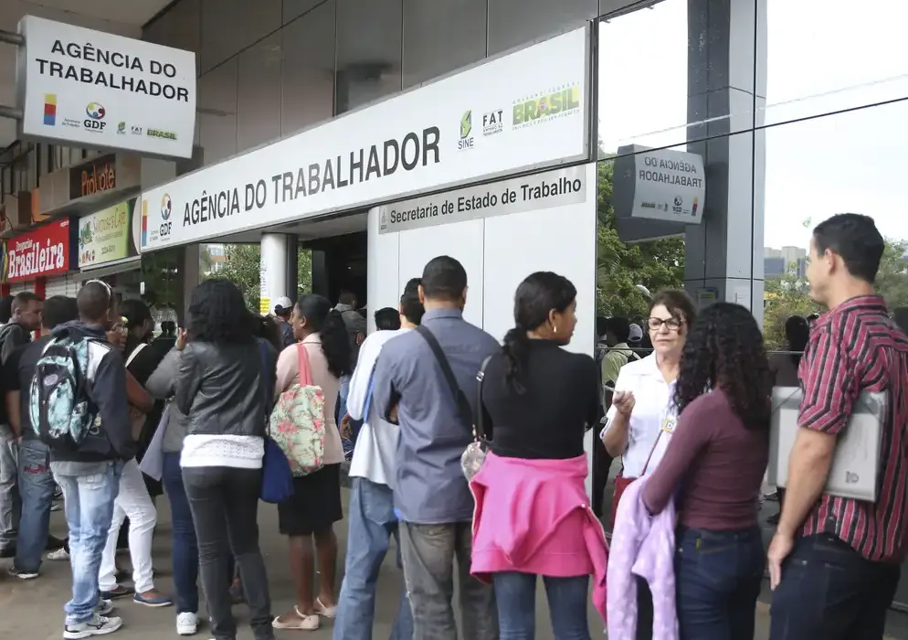 Piso segue o salário mínimo e aumenta para R$ 1.518