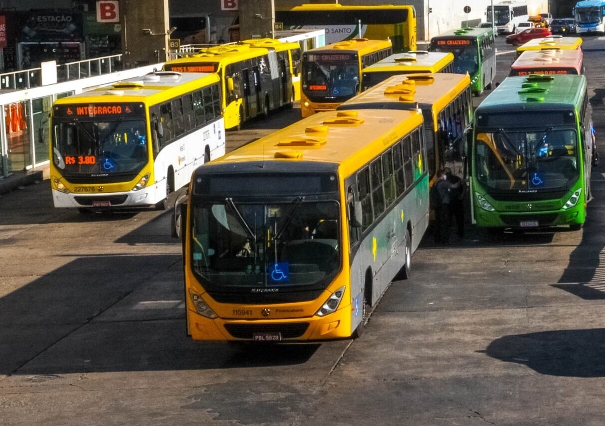 Gratuidade nos ônibus e metrô começa no sábado (1º/3) e vai até terça-feira (4/3), com viagens extras para facilitar o deslocamento dos foliões