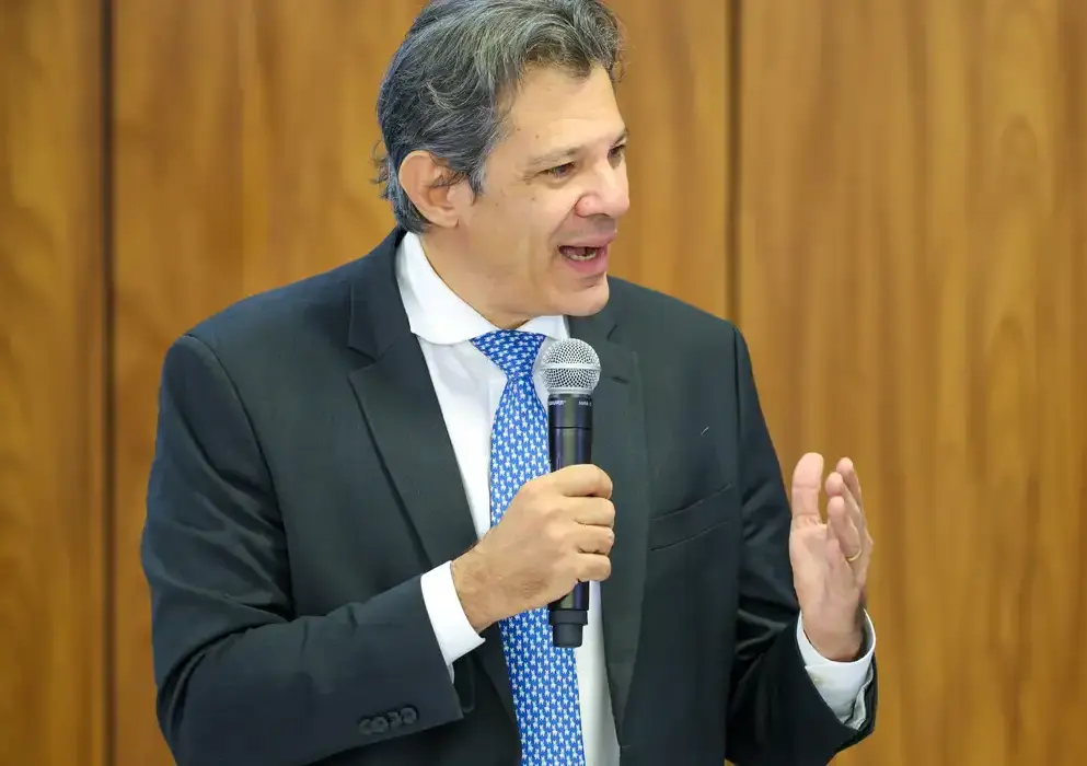 Ministro diz que medida vai aumentar renda dos trabalhadores